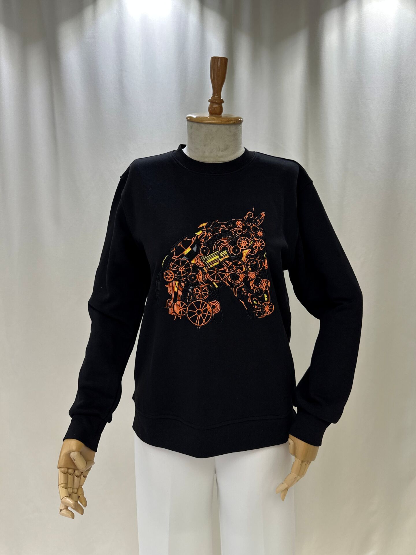 Siyah Nakışlı HRMS Sweatshirt