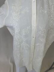 Dogal Dokulu Nakis Islemeli Keten Gomlek