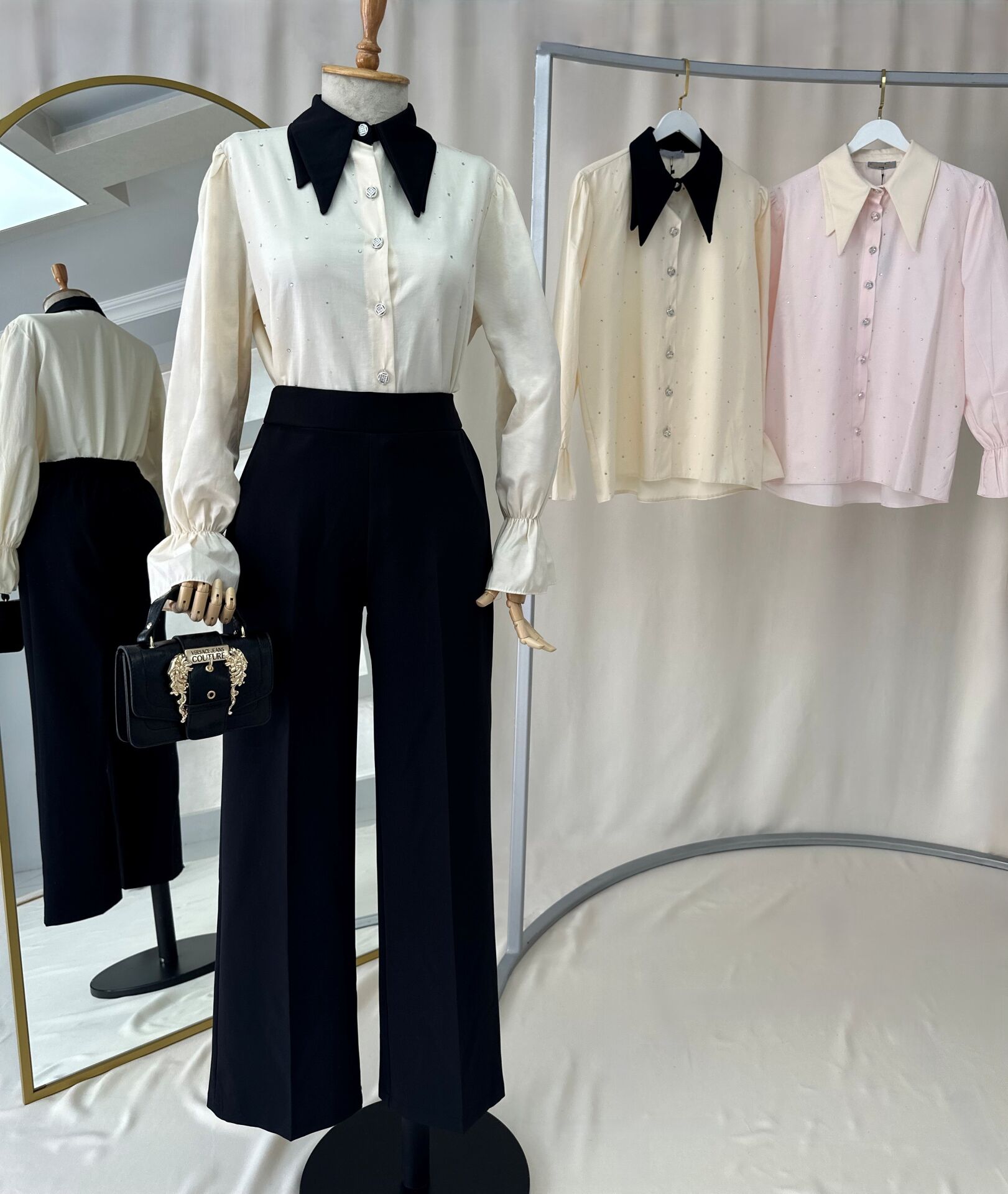 Siyah Cift Yaka Detayli Isiltili Tasli Gomlek