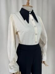 Siyah Çift Yaka Detaylı Işıltılı Taşlı Gömlek – Ekru