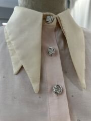 Ekru Çift Yaka Detaylı Işıltılı Taşlı Gömlek – Pudra